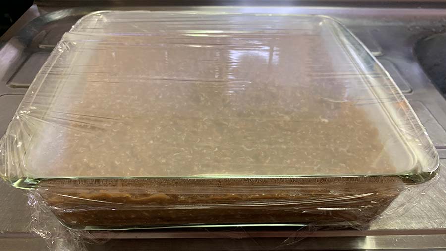 ガラスの皿に入ったオートミール