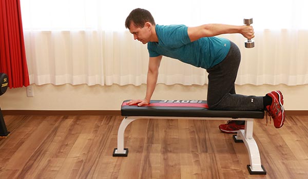 トライセプスキックバック(ダンベル)