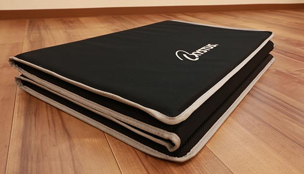 折りたたみ式のマット