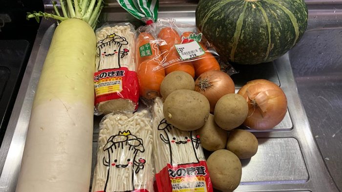 大根、えのき３つ、人参三本、じゃがいも６個、玉ねぎ２つ、南瓜