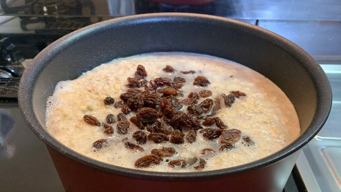 レーズンを入れたオートミールの
写真