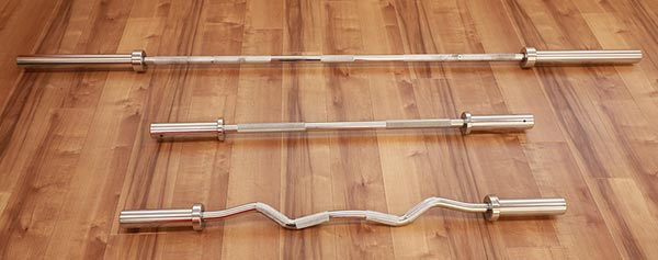 違う形と長さの3本のバーベル