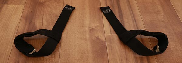 黒い二本のリストストラップ
