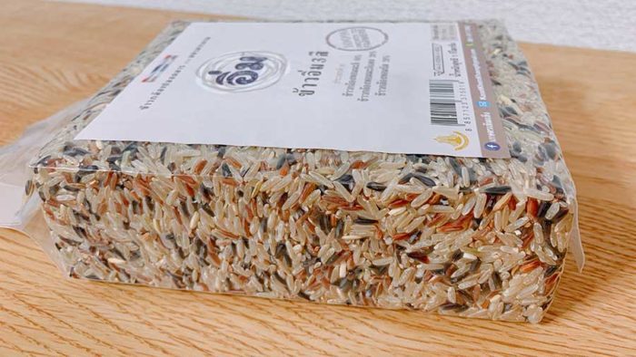 袋に入ったタイ米の写真